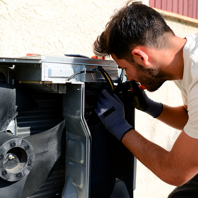 hvac technician repairing an air conditioner naples fl